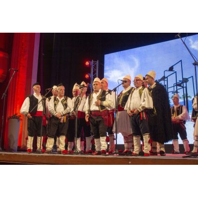 Cipini group in Vlora iso-polyphonic Festival-min.jpg